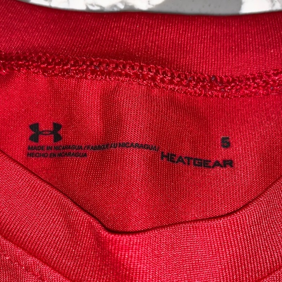 Like new! Lot of 2 boys under armor T-shirts. Size 5 - Picture 4 of 5